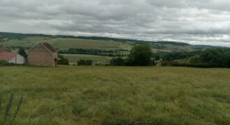 TERRAIN CONSTRUCTIBLE AVEC GRANGE (VT070-XRIMMO)